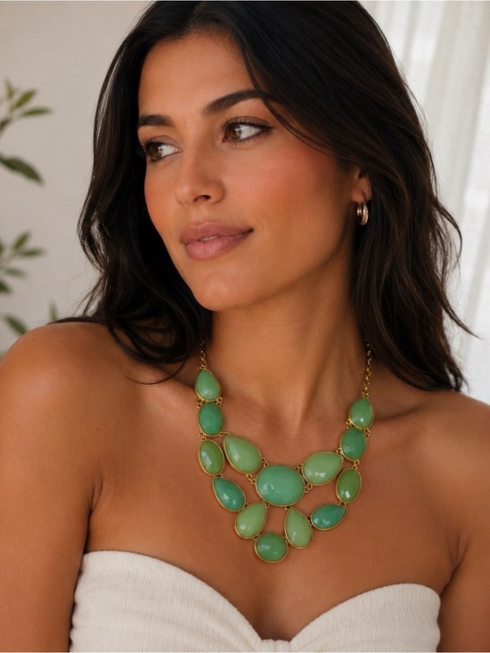 Jewelry - Elegant Green Statement Necklace